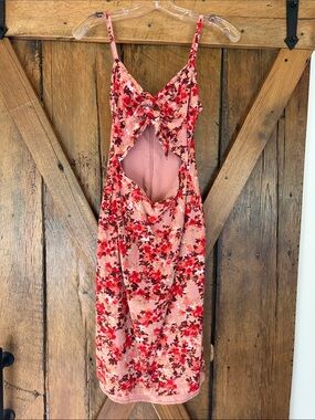 Wayf Size Small Victoria Floral Print Tie-Front
Cutout Dress
